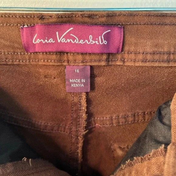 Gloria Vanderbilt, 16S, five pocket w/ logo button zip front, straight leg jean - Picture 6 of 8